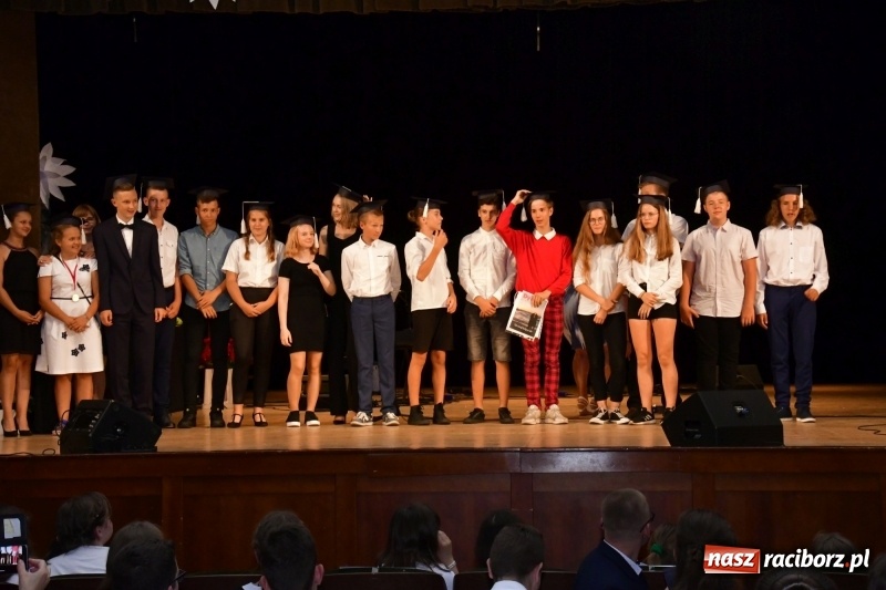 Zdjęcie w galerii na portalu naszraciborz.pl: Gala Laureatów oraz Augustyny – SP18 nagrodziła swoich najlepszych uczniów wiadomości z regionu