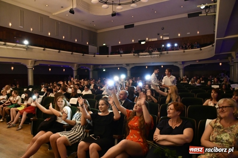 Zdjęcie w galerii na portalu naszraciborz.pl: Gala Laureatów oraz Augustyny – SP18 nagrodziła swoich najlepszych uczniów wiadomości z regionu