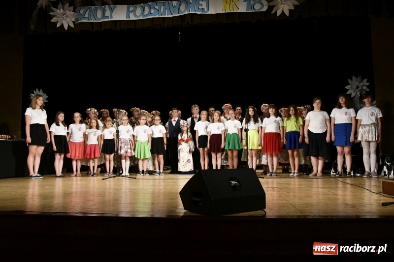 Zdjęcie w galerii na portalu naszraciborz.pl: Gala Laureatów oraz Augustyny – SP18 nagrodziła swoich najlepszych uczniów wiadomości z regionu