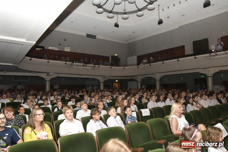 Zdjęcie w galerii na portalu naszraciborz.pl: Gala Laureatów oraz Augustyny – SP18 nagrodziła swoich najlepszych uczniów wiadomości z regionu