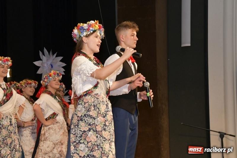 Zdjęcie w galerii na portalu naszraciborz.pl: Gala Laureatów oraz Augustyny – SP18 nagrodziła swoich najlepszych uczniów wiadomości z regionu