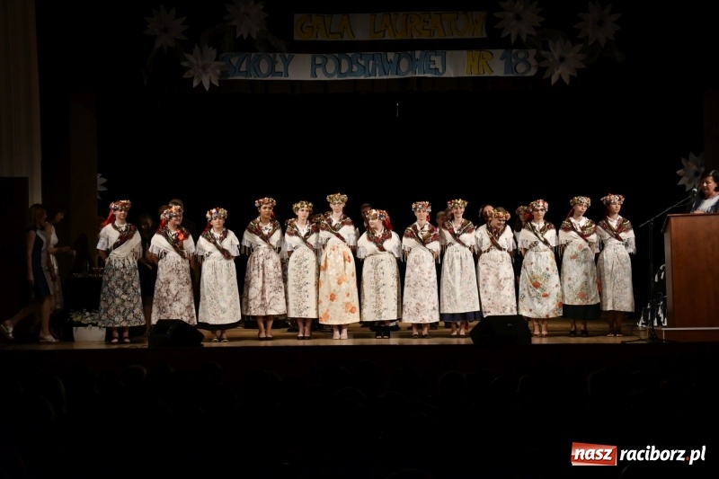 Zdjęcie w galerii na portalu naszraciborz.pl: Gala Laureatów oraz Augustyny – SP18 nagrodziła swoich najlepszych uczniów wiadomości z regionu