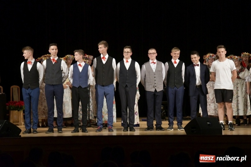 Zdjęcie w galerii na portalu naszraciborz.pl: Gala Laureatów oraz Augustyny – SP18 nagrodziła swoich najlepszych uczniów wiadomości z regionu