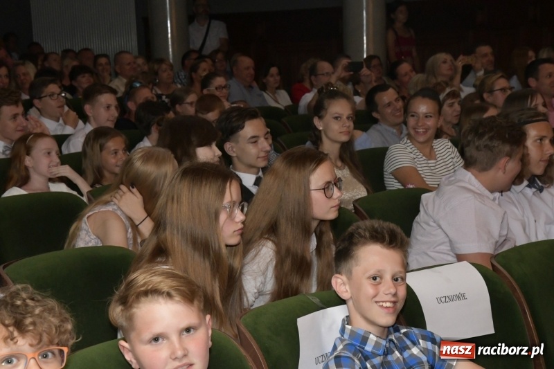 Zdjęcie w galerii na portalu naszraciborz.pl: Gala Laureatów oraz Augustyny – SP18 nagrodziła swoich najlepszych uczniów wiadomości z regionu