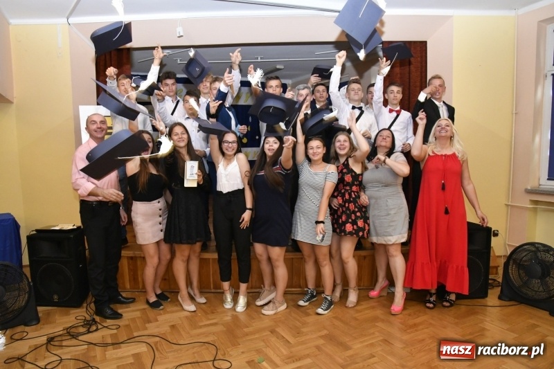 Zdjęcie w galerii na portalu naszraciborz.pl: Gala Laureatów oraz Augustyny – SP18 nagrodziła swoich najlepszych uczniów wiadomości z regionu
