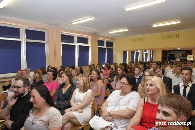 Zdjęcie w galerii na portalu naszraciborz.pl: Gala Laureatów oraz Augustyny – SP18 nagrodziła swoich najlepszych uczniów wiadomości z regionu