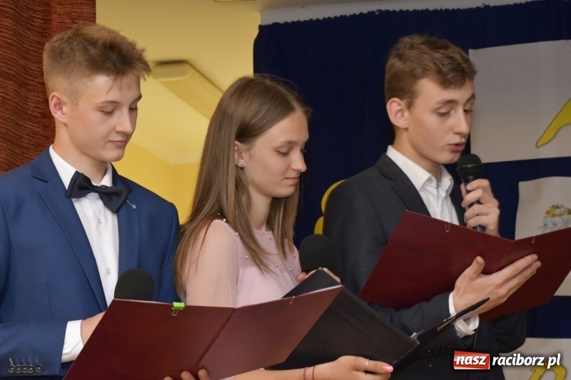 Zdjęcie w galerii na portalu naszraciborz.pl: Gala Laureatów oraz Augustyny – SP18 nagrodziła swoich najlepszych uczniów wiadomości z regionu