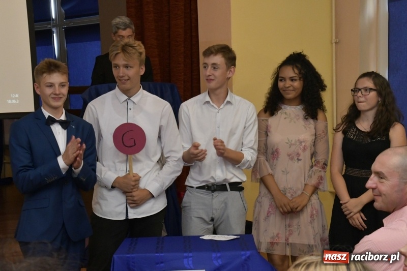 Zdjęcie w galerii na portalu naszraciborz.pl: Gala Laureatów oraz Augustyny – SP18 nagrodziła swoich najlepszych uczniów wiadomości z regionu