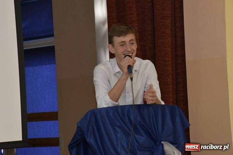 Zdjęcie w galerii na portalu naszraciborz.pl: Gala Laureatów oraz Augustyny – SP18 nagrodziła swoich najlepszych uczniów wiadomości z regionu