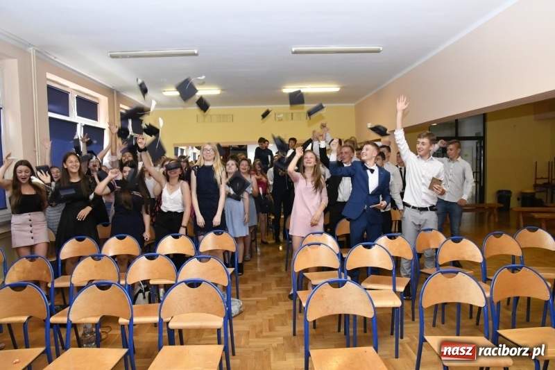 Zdjęcie w galerii na portalu naszraciborz.pl: Gala Laureatów oraz Augustyny – SP18 nagrodziła swoich najlepszych uczniów wiadomości z regionu