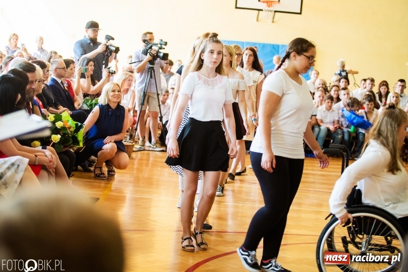 Zdjęcie w galerii na portalu naszraciborz.pl: 70-lecie szkoły specjalnej. Urodziny przed ostatnim dzwonkiem [FOTO i WIDEO] wiadomości z regionu