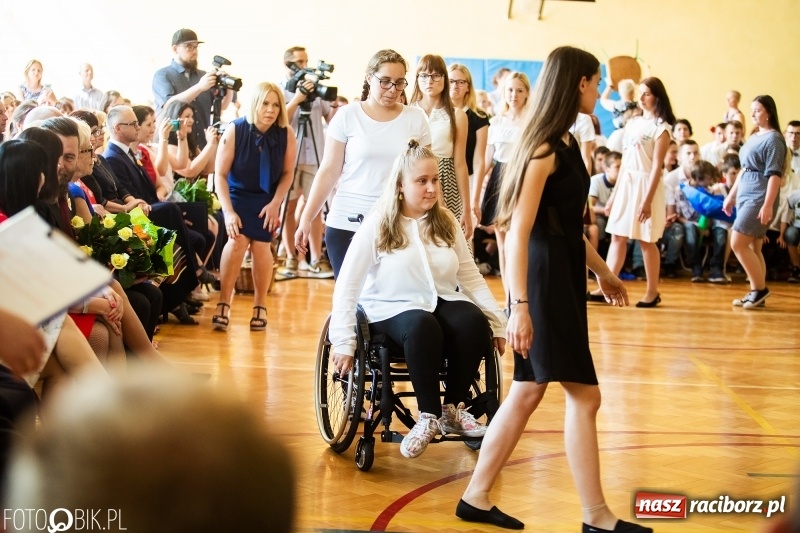 Zdjęcie w galerii na portalu naszraciborz.pl: 70-lecie szkoły specjalnej. Urodziny przed ostatnim dzwonkiem [FOTO i WIDEO] wiadomości z regionu
