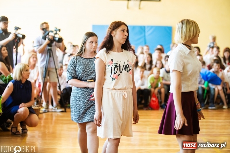 Zdjęcie w galerii na portalu naszraciborz.pl: 70-lecie szkoły specjalnej. Urodziny przed ostatnim dzwonkiem [FOTO i WIDEO] wiadomości z regionu