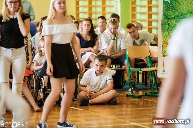 Zdjęcie w galerii na portalu naszraciborz.pl: 70-lecie szkoły specjalnej. Urodziny przed ostatnim dzwonkiem [FOTO i WIDEO] wiadomości z regionu