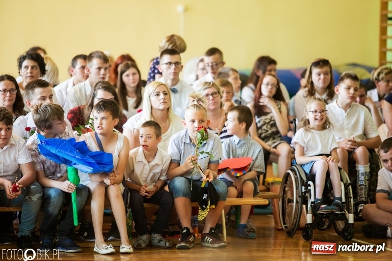 Zdjęcie w galerii na portalu naszraciborz.pl: 70-lecie szkoły specjalnej. Urodziny przed ostatnim dzwonkiem [FOTO i WIDEO] wiadomości z regionu