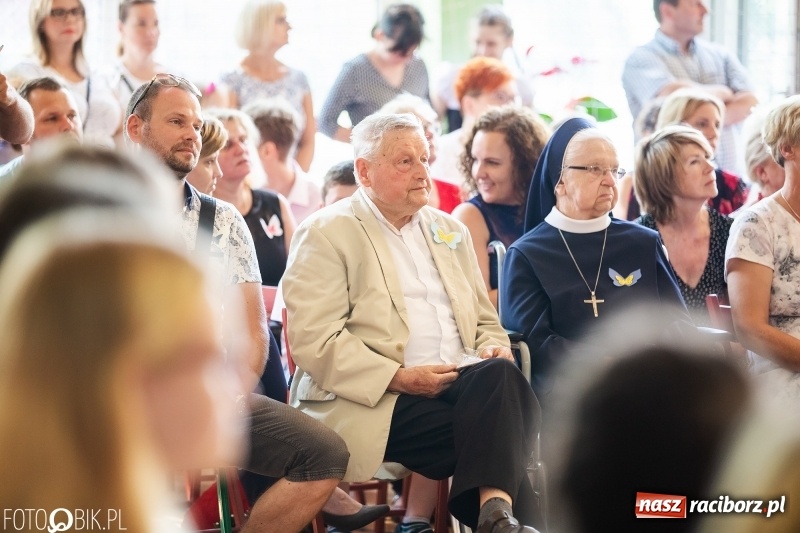 Zdjęcie w galerii na portalu naszraciborz.pl: 70-lecie szkoły specjalnej. Urodziny przed ostatnim dzwonkiem [FOTO i WIDEO] wiadomości z regionu