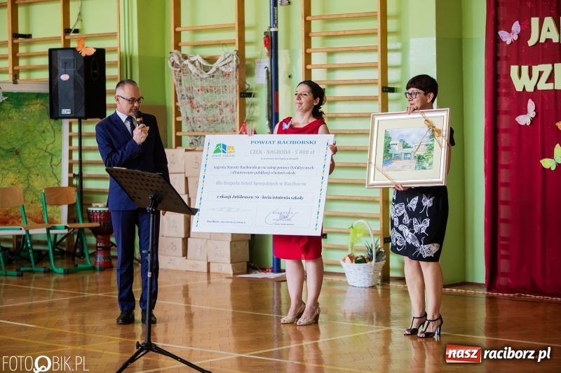 Zdjęcie w galerii na portalu naszraciborz.pl: 70-lecie szkoły specjalnej. Urodziny przed ostatnim dzwonkiem [FOTO i WIDEO] wiadomości z regionu