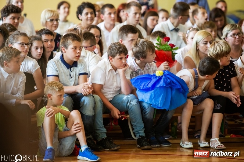 Zdjęcie w galerii na portalu naszraciborz.pl: 70-lecie szkoły specjalnej. Urodziny przed ostatnim dzwonkiem [FOTO i WIDEO] wiadomości z regionu