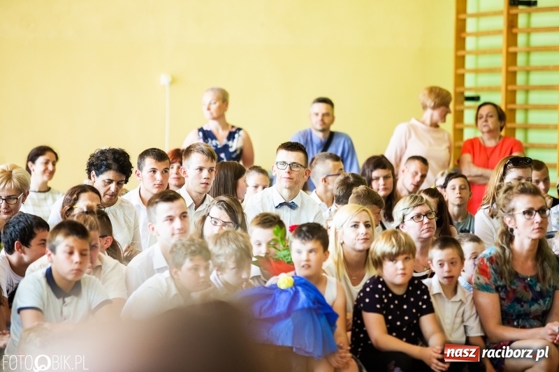 Zdjęcie w galerii na portalu naszraciborz.pl: 70-lecie szkoły specjalnej. Urodziny przed ostatnim dzwonkiem [FOTO i WIDEO] wiadomości z regionu