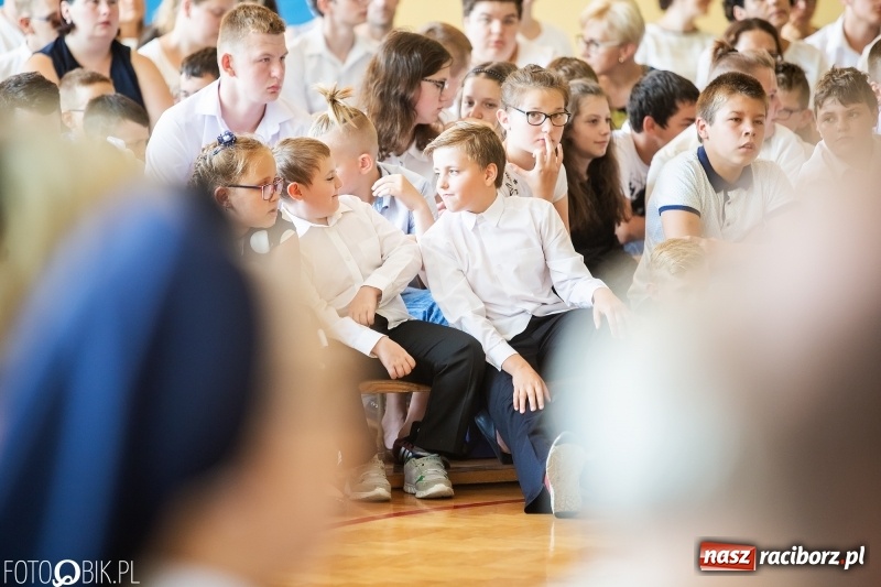 Zdjęcie w galerii na portalu naszraciborz.pl: 70-lecie szkoły specjalnej. Urodziny przed ostatnim dzwonkiem [FOTO i WIDEO] wiadomości z regionu