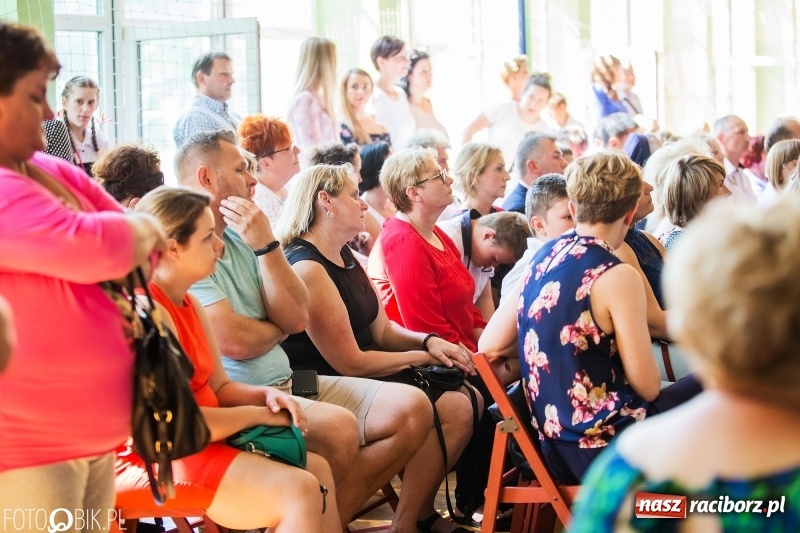 Zdjęcie w galerii na portalu naszraciborz.pl: 70-lecie szkoły specjalnej. Urodziny przed ostatnim dzwonkiem [FOTO i WIDEO] wiadomości z regionu
