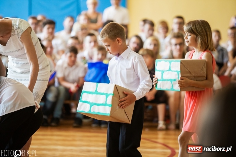 Zdjęcie w galerii na portalu naszraciborz.pl: 70-lecie szkoły specjalnej. Urodziny przed ostatnim dzwonkiem [FOTO i WIDEO] wiadomości z regionu