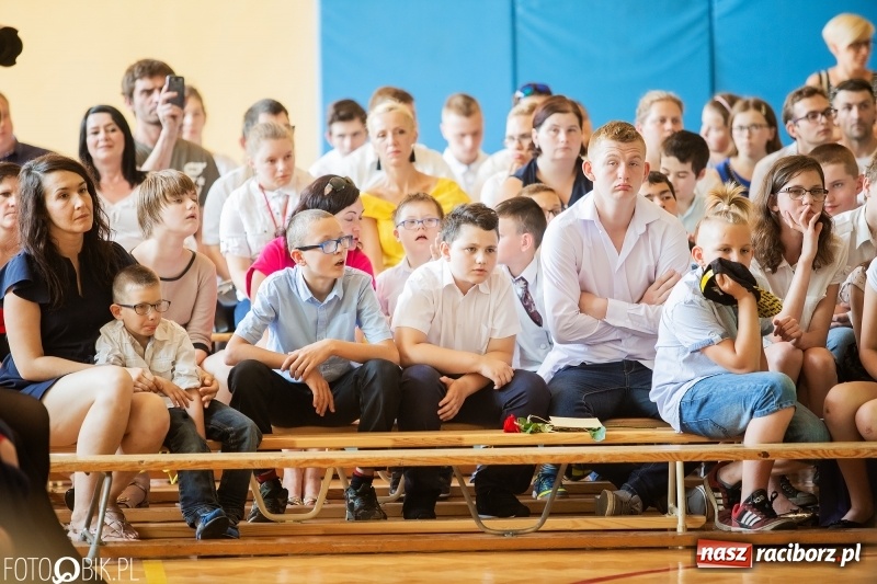 Zdjęcie w galerii na portalu naszraciborz.pl: 70-lecie szkoły specjalnej. Urodziny przed ostatnim dzwonkiem [FOTO i WIDEO] wiadomości z regionu