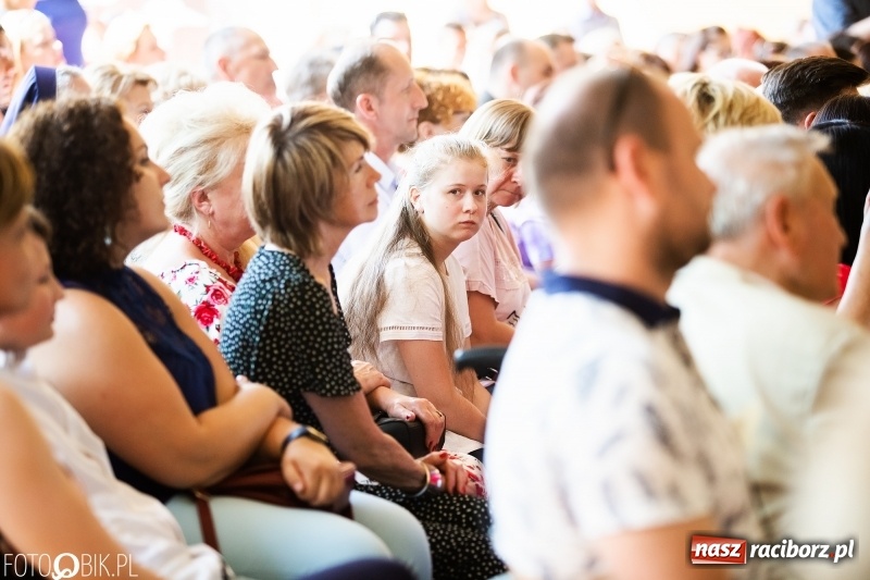 Zdjęcie w galerii na portalu naszraciborz.pl: 70-lecie szkoły specjalnej. Urodziny przed ostatnim dzwonkiem [FOTO i WIDEO] wiadomości z regionu