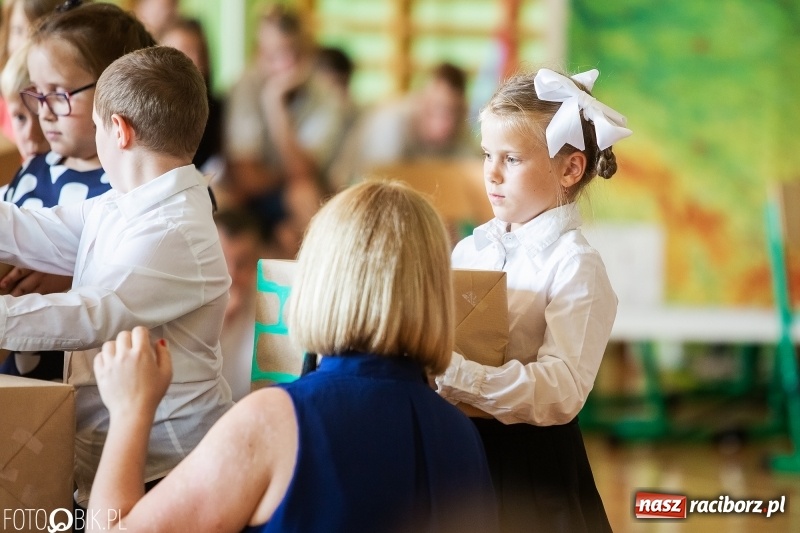 Zdjęcie w galerii na portalu naszraciborz.pl: 70-lecie szkoły specjalnej. Urodziny przed ostatnim dzwonkiem [FOTO i WIDEO] wiadomości z regionu