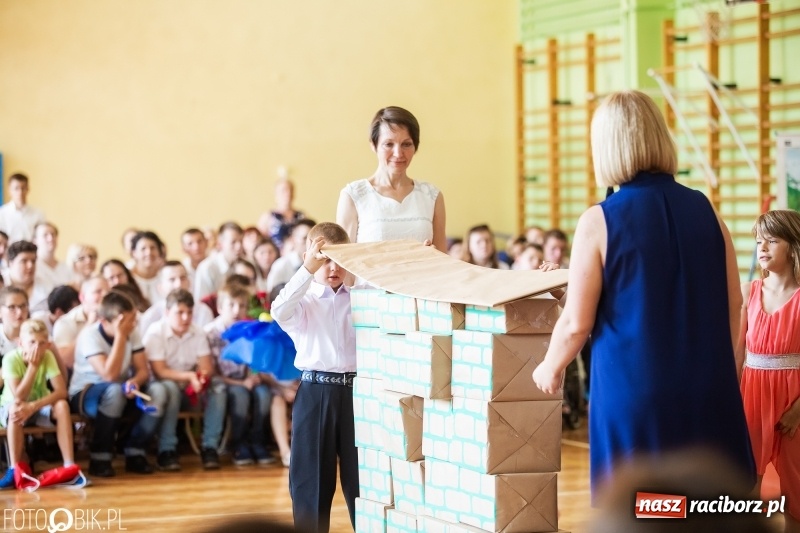 Zdjęcie w galerii na portalu naszraciborz.pl: 70-lecie szkoły specjalnej. Urodziny przed ostatnim dzwonkiem [FOTO i WIDEO] wiadomości z regionu