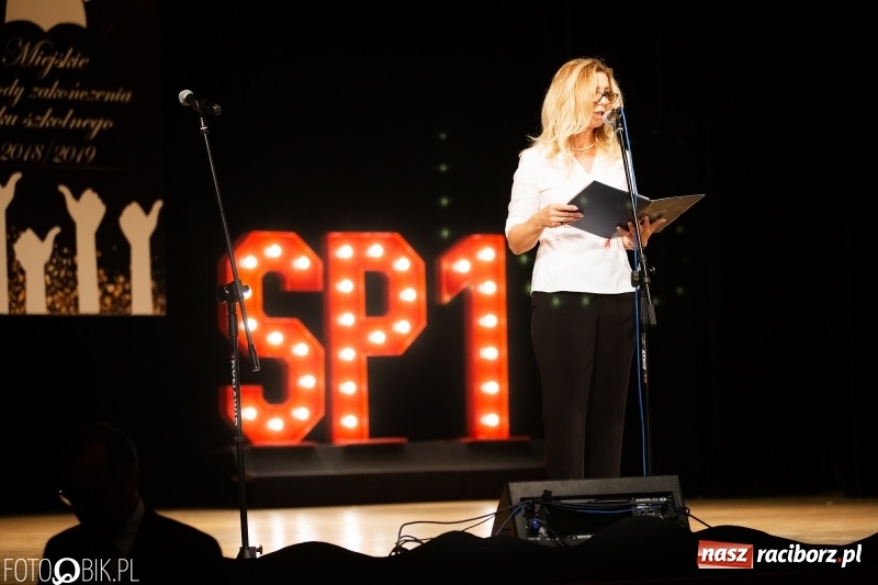 Zdjęcie w galerii na portalu naszraciborz.pl: Miejskie zakończenie roku szkolnego i nagrody dla najlepszych z najlepszych [FOTO i WIDEO] wiadomości z regionu