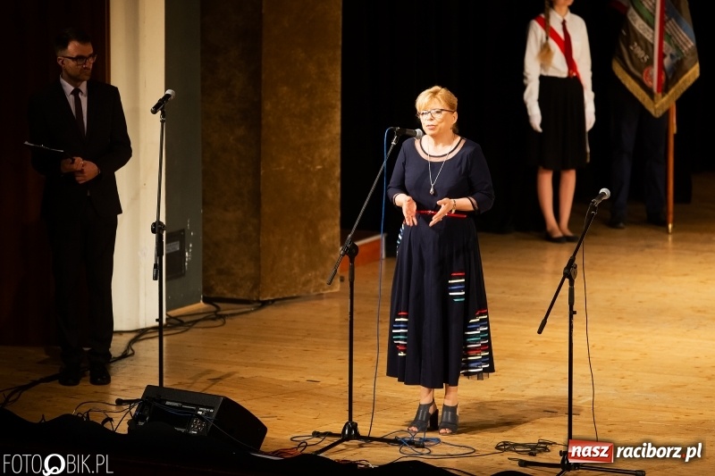 Zdjęcie w galerii na portalu naszraciborz.pl: Miejskie zakończenie roku szkolnego i nagrody dla najlepszych z najlepszych [FOTO i WIDEO] wiadomości z regionu