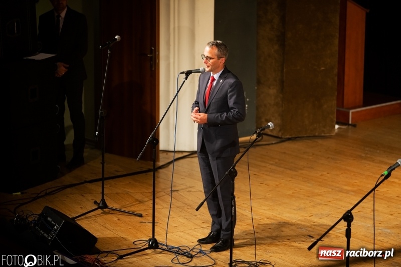 Zdjęcie w galerii na portalu naszraciborz.pl: Miejskie zakończenie roku szkolnego i nagrody dla najlepszych z najlepszych [FOTO i WIDEO] wiadomości z regionu