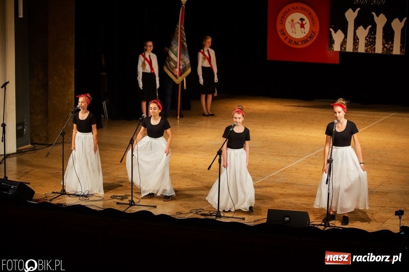 Zdjęcie w galerii na portalu naszraciborz.pl: Miejskie zakończenie roku szkolnego i nagrody dla najlepszych z najlepszych [FOTO i WIDEO] wiadomości z regionu
