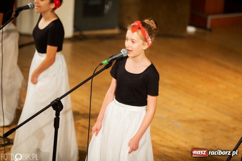 Zdjęcie w galerii na portalu naszraciborz.pl: Miejskie zakończenie roku szkolnego i nagrody dla najlepszych z najlepszych [FOTO i WIDEO] wiadomości z regionu