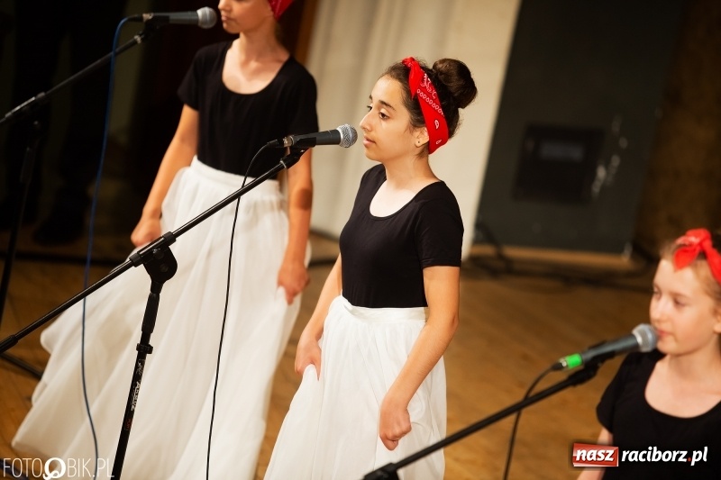 Zdjęcie w galerii na portalu naszraciborz.pl: Miejskie zakończenie roku szkolnego i nagrody dla najlepszych z najlepszych [FOTO i WIDEO] wiadomości z regionu