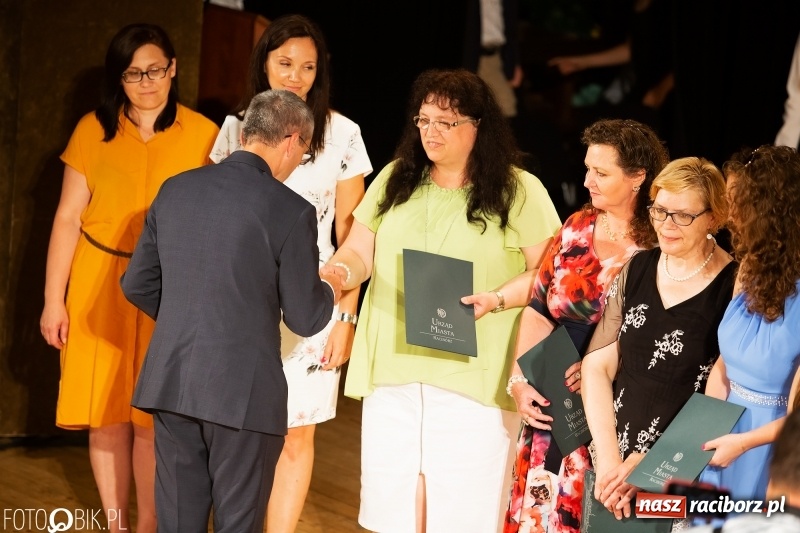 Zdjęcie w galerii na portalu naszraciborz.pl: Miejskie zakończenie roku szkolnego i nagrody dla najlepszych z najlepszych [FOTO i WIDEO] wiadomości z regionu