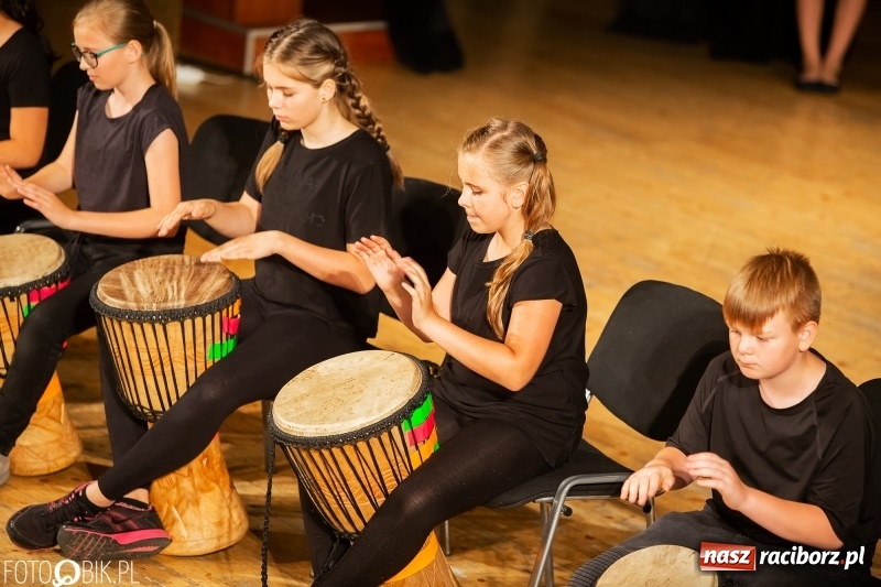 Zdjęcie w galerii na portalu naszraciborz.pl: Miejskie zakończenie roku szkolnego i nagrody dla najlepszych z najlepszych [FOTO i WIDEO] wiadomości z regionu