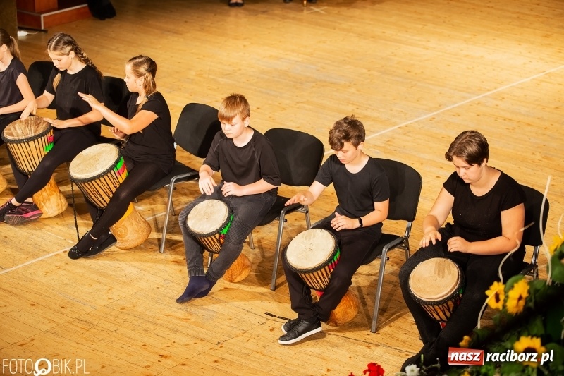 Zdjęcie w galerii na portalu naszraciborz.pl: Miejskie zakończenie roku szkolnego i nagrody dla najlepszych z najlepszych [FOTO i WIDEO] wiadomości z regionu