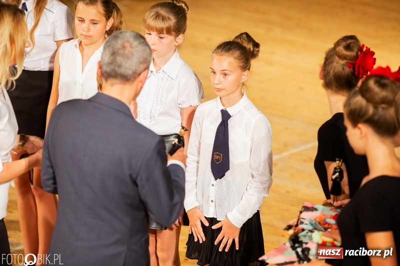 Zdjęcie w galerii na portalu naszraciborz.pl: Miejskie zakończenie roku szkolnego i nagrody dla najlepszych z najlepszych [FOTO i WIDEO] wiadomości z regionu