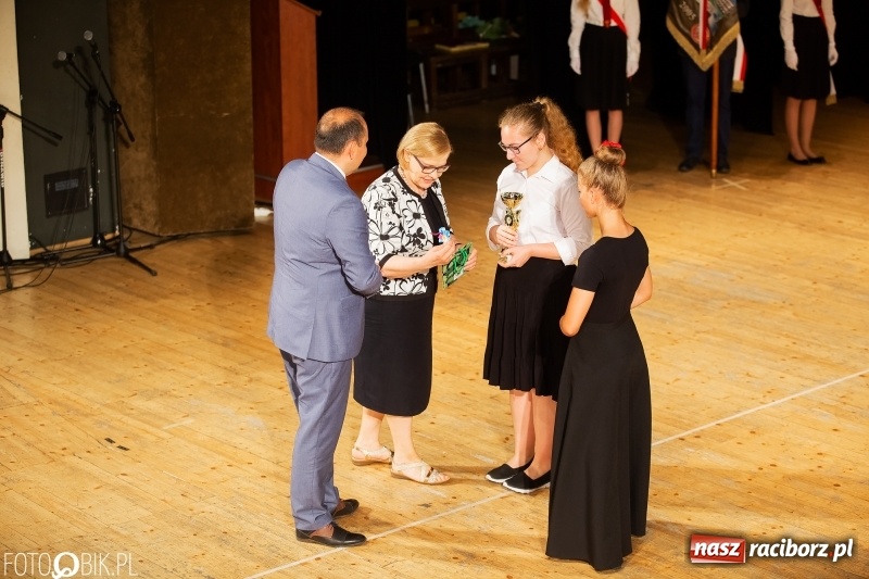 Zdjęcie w galerii na portalu naszraciborz.pl: Miejskie zakończenie roku szkolnego i nagrody dla najlepszych z najlepszych [FOTO i WIDEO] wiadomości z regionu