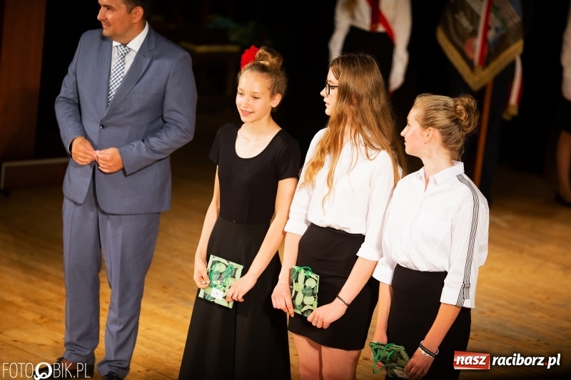 Zdjęcie w galerii na portalu naszraciborz.pl: Miejskie zakończenie roku szkolnego i nagrody dla najlepszych z najlepszych [FOTO i WIDEO] wiadomości z regionu