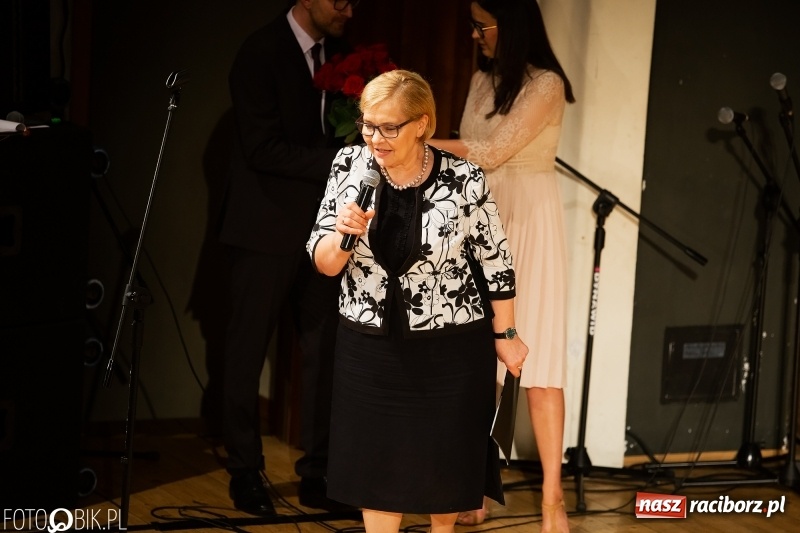 Zdjęcie w galerii na portalu naszraciborz.pl: Miejskie zakończenie roku szkolnego i nagrody dla najlepszych z najlepszych [FOTO i WIDEO] wiadomości z regionu