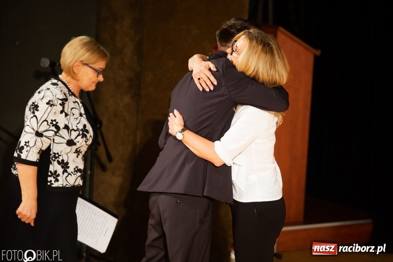 Zdjęcie w galerii na portalu naszraciborz.pl: Miejskie zakończenie roku szkolnego i nagrody dla najlepszych z najlepszych [FOTO i WIDEO] wiadomości z regionu