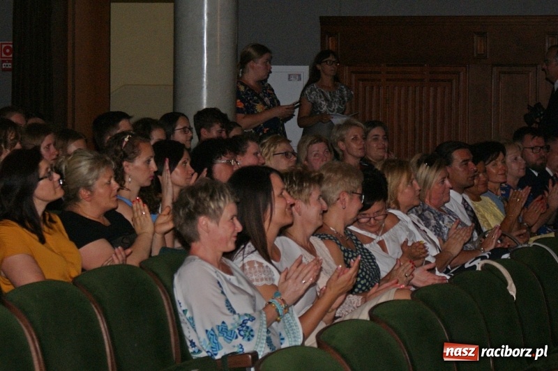 Zdjęcie w galerii na portalu naszraciborz.pl: Miejskie zakończenie roku szkolnego i nagrody dla najlepszych z najlepszych [FOTO i WIDEO] wiadomości z regionu
