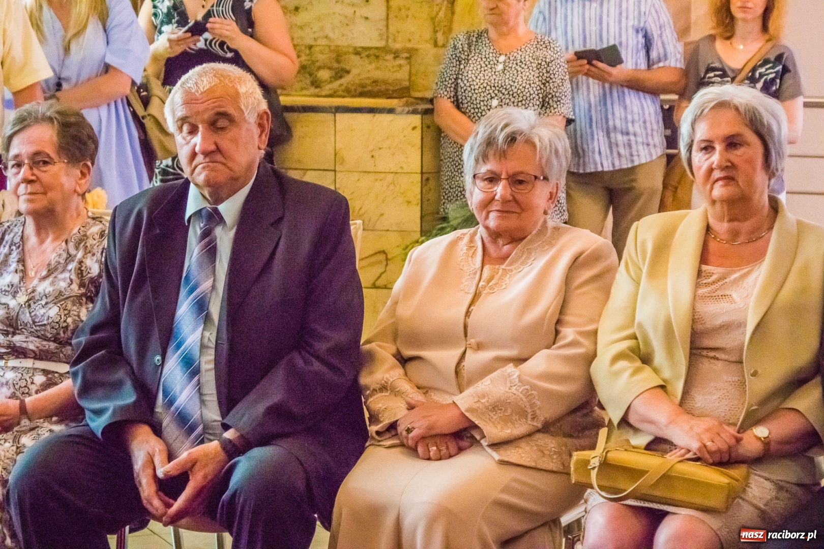 Zdjęcie w galerii na portalu naszraciborz.pl: Raz na wozie, raz pod wozem. Złote gody w raciborskim USC [FOTO i WIDEO] wiadomości z regionu