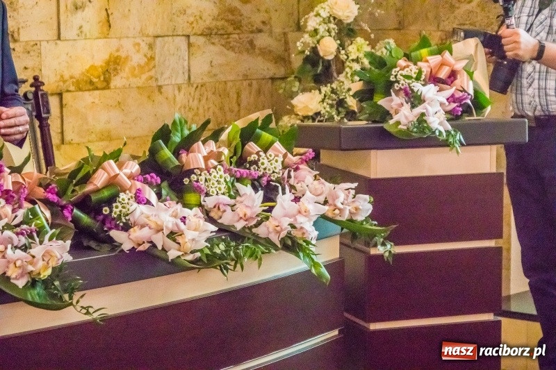 Zdjęcie w galerii na portalu naszraciborz.pl: Raz na wozie, raz pod wozem. Złote gody w raciborskim USC [FOTO i WIDEO] wiadomości z regionu