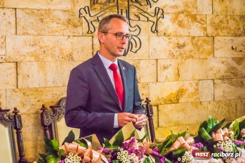 Zdjęcie w galerii na portalu naszraciborz.pl: Raz na wozie, raz pod wozem. Złote gody w raciborskim USC [FOTO i WIDEO] wiadomości z regionu