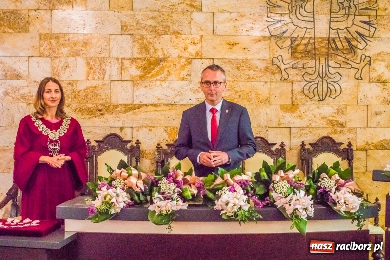 Zdjęcie w galerii na portalu naszraciborz.pl: Raz na wozie, raz pod wozem. Złote gody w raciborskim USC [FOTO i WIDEO] wiadomości z regionu