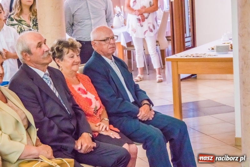 Zdjęcie w galerii na portalu naszraciborz.pl: Raz na wozie, raz pod wozem. Złote gody w raciborskim USC [FOTO i WIDEO] wiadomości z regionu